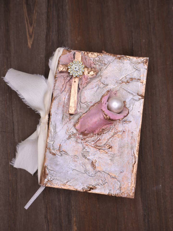 Bible souvenir de baptême, art en argile fait main pour la vente par Provincial Posh