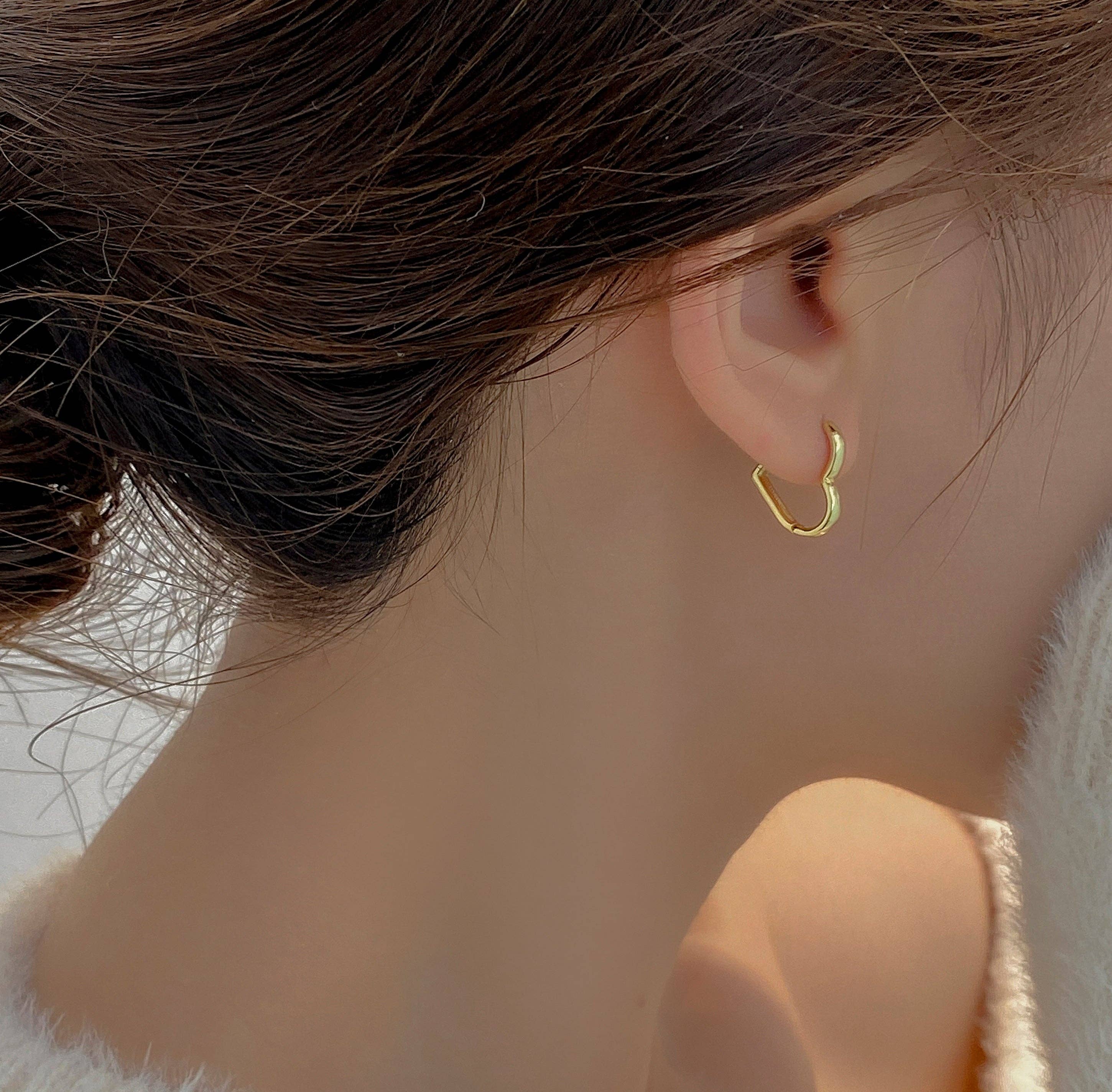 happyzzzsu - Wholesale Oorringen - Sterling zilveren hoepeloorbellen met lief hart