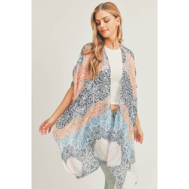 Kimono con stampa floreale e foglie di vite per la vendita all'ingrosso da parte di Collections by Fame Accessories