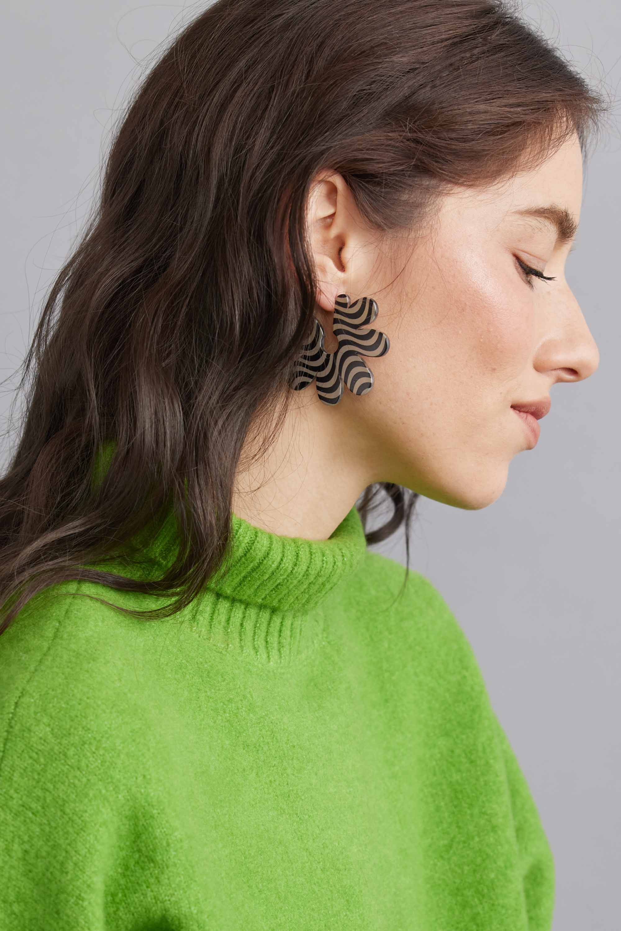 Tiepology - Venta al por mayor Pendientes de botón/aretes de poste - Pendientes de poste de ola de flores grandes1