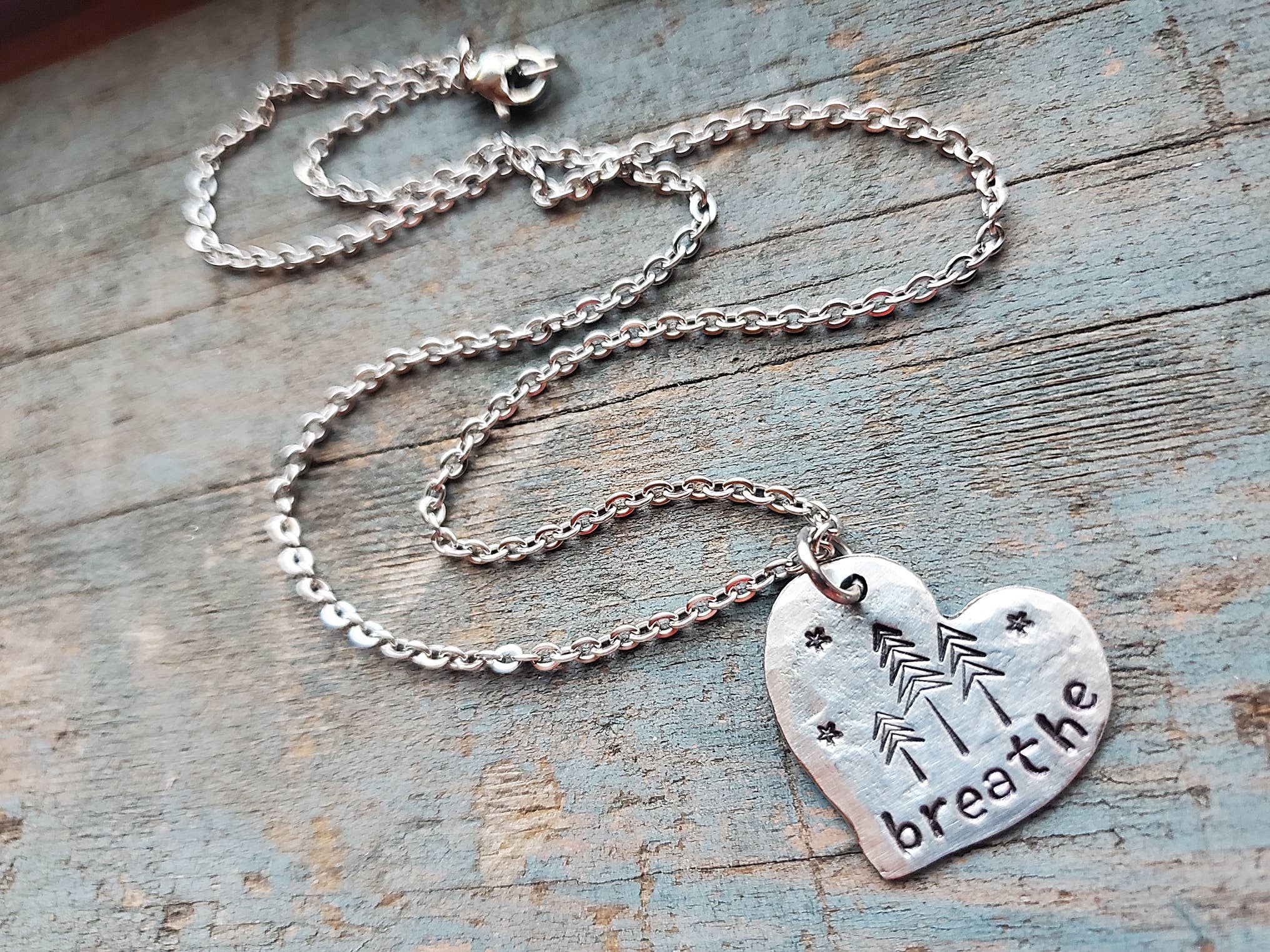 Kathryn's Collection - Vente Colliers à pendentif - Collier Cœur en Pin "respire", Fait Main6