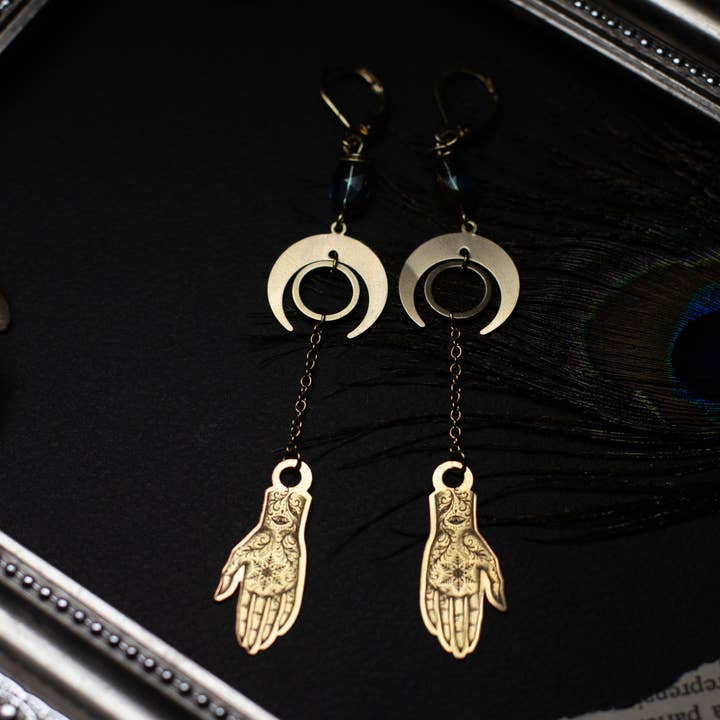 Main de Givre - boucle d'oreille sorcellerie romantique pour la vente par noemie zomby