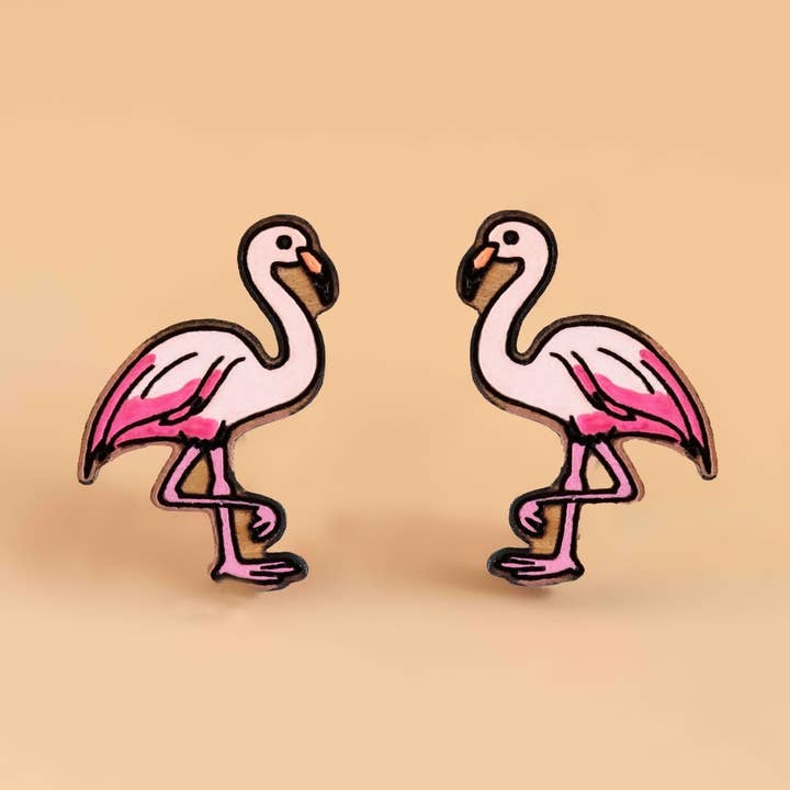 Pendientes de madera de cerezo con forma de flamenco pintados a mano - PEB12035 para venta al por mayor de Robin Valley