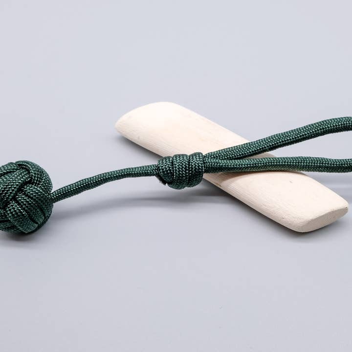 Mørkegrøn 'Monkey Fist' Paracord Nøglering for engroshandel hos La Fabrique du Noeud