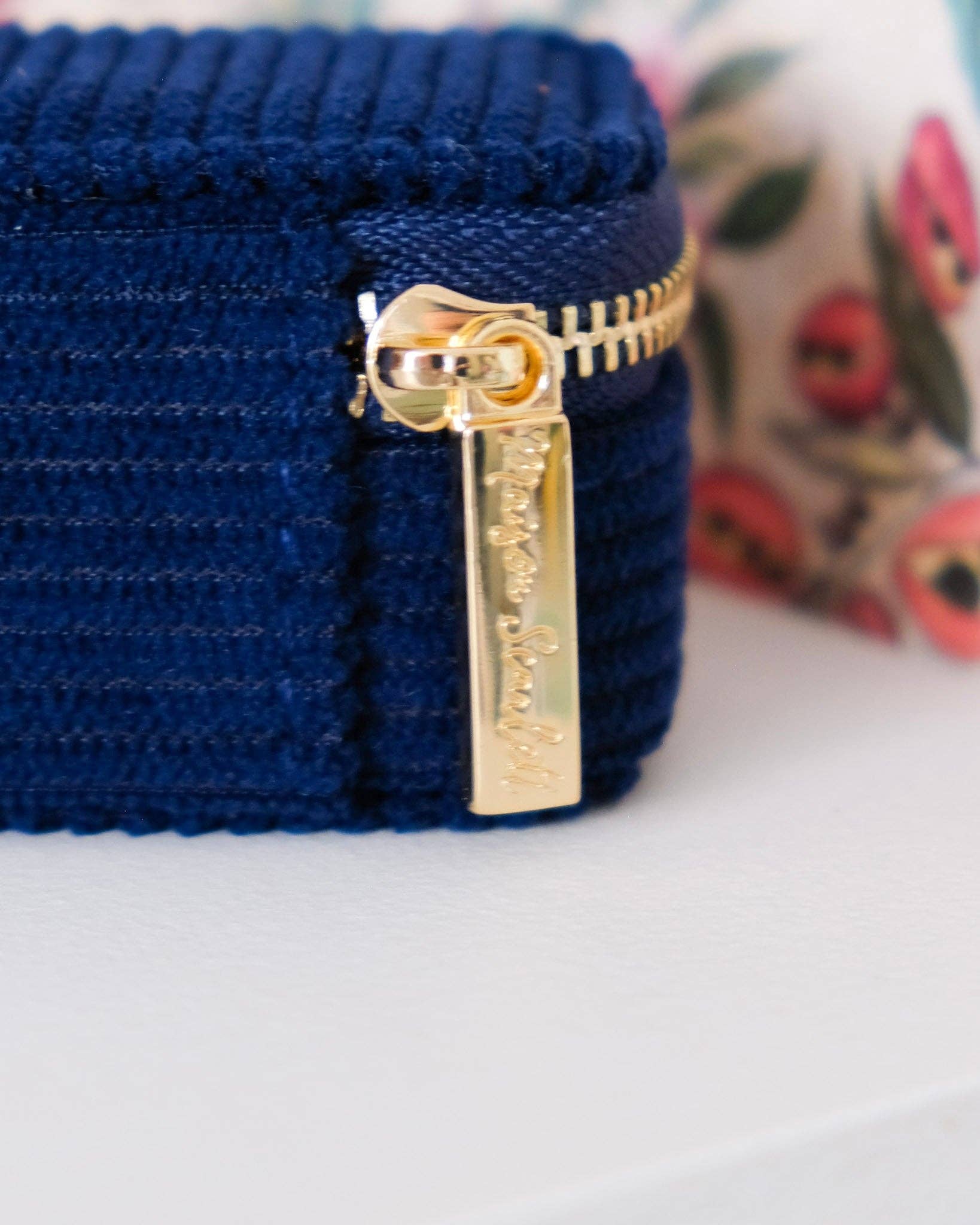 Maison Scarlett - Vente Boîte/rangement à bijoux - Mini boîte à bijoux de voyage Marie en velours côtelé3