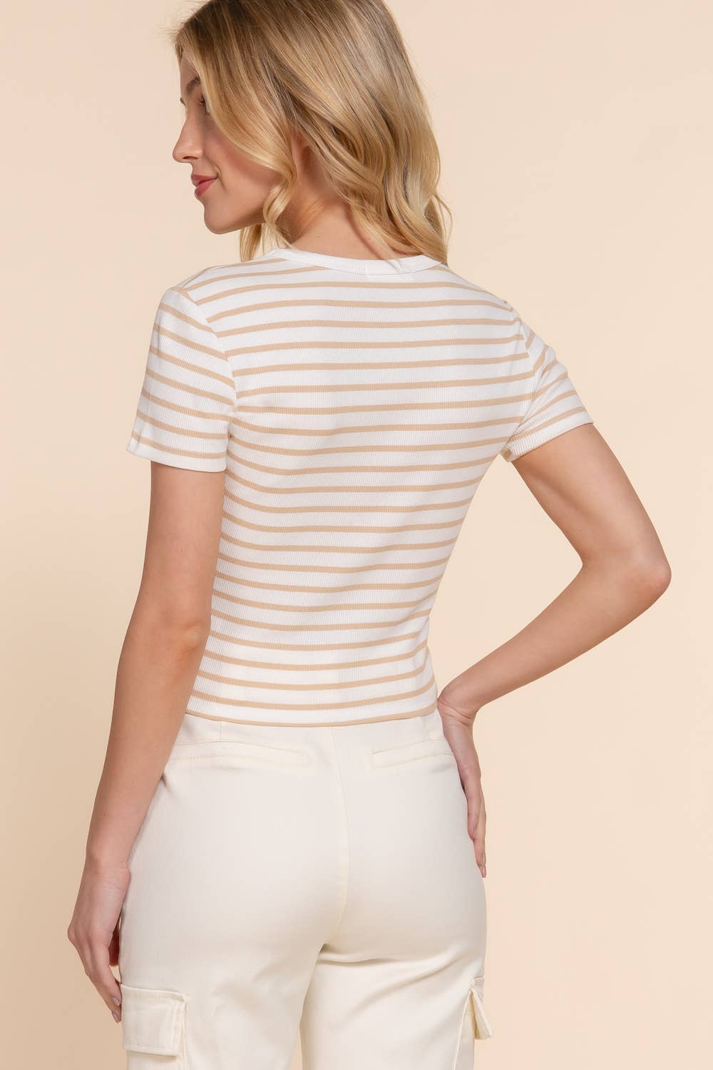 Active Basic | Active USA - Vendita all'ingrosso Top in maglia - Donna - Top a righe in cotone a costine con maniche corte e collo rotondo13