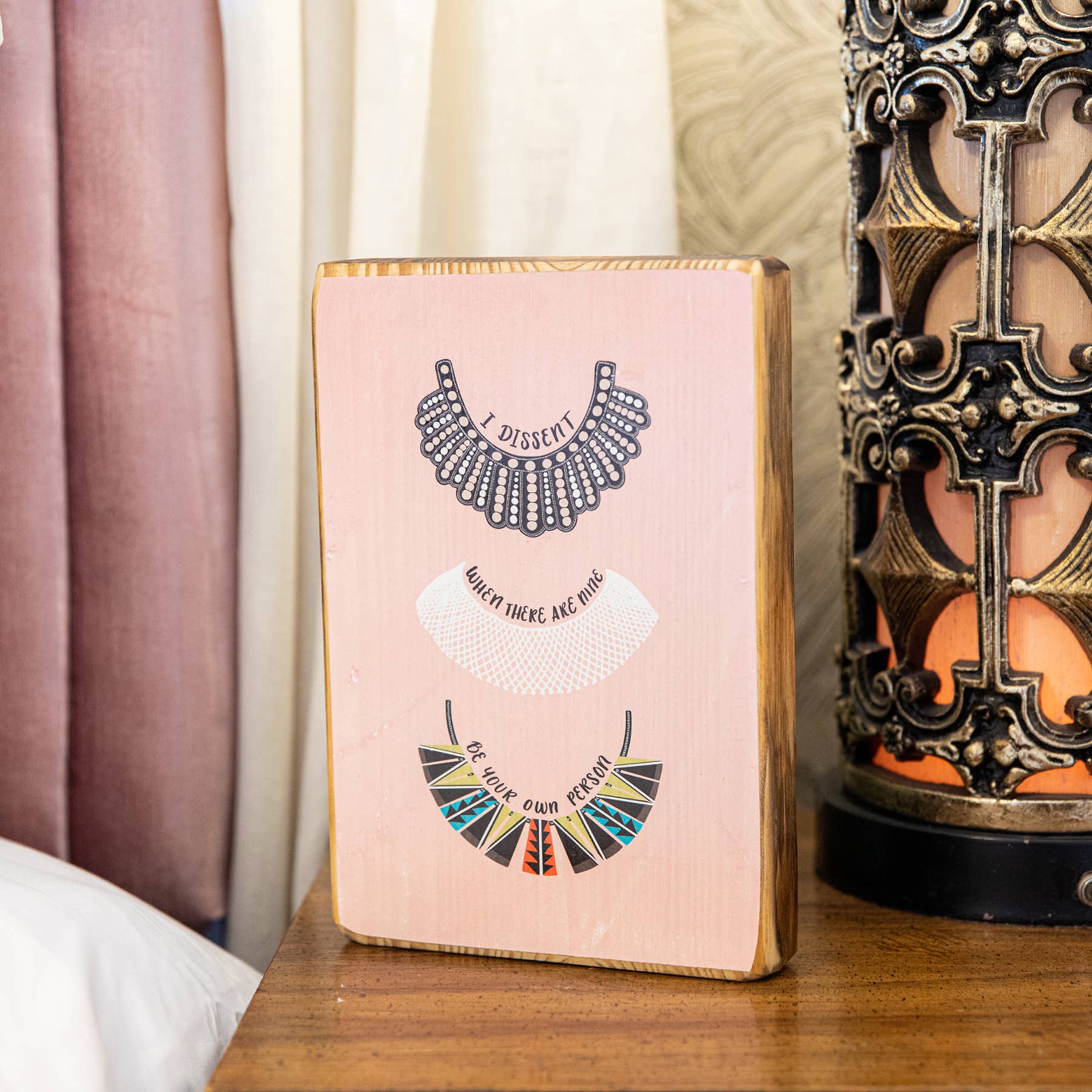 ARCHd – Großhandel Kunstdruck – Ruth Bader Ginsburg (RBG) Dissent Halsband - Holzkunst5