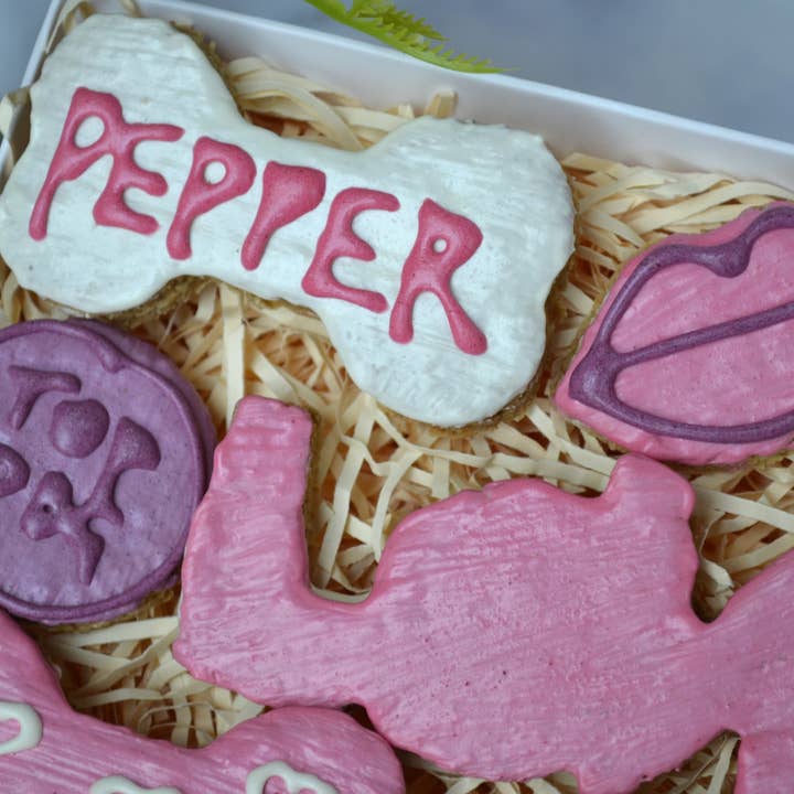 Four Legged Fancies dog bakery - Vendita all'ingrosso Snack - Cani - Scatola regalo di dolcetti per cani di San Valentino (coperchio trasparente)4