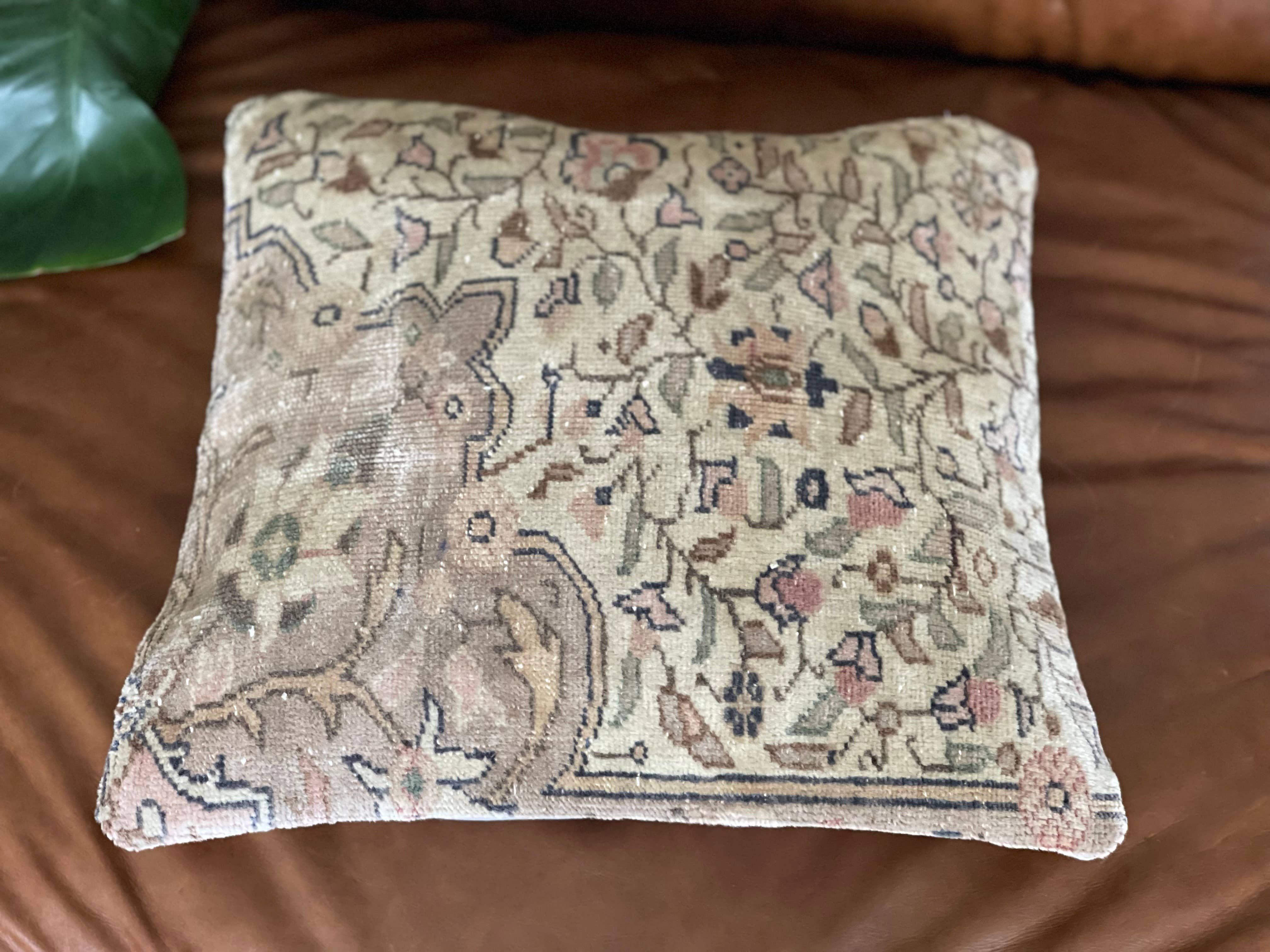 Vintage Loomz - Wholesale Throw/Decorative Pillow - Vintage Turkish Rug Pillow | Pair Available | Cennet 16’7