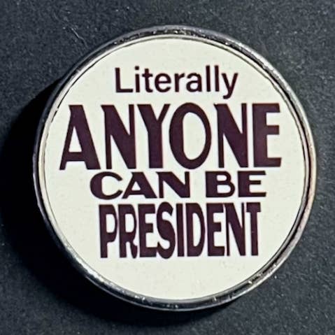 Pin - Iedereen kan president zijn voor wholesale door The Demented Designer