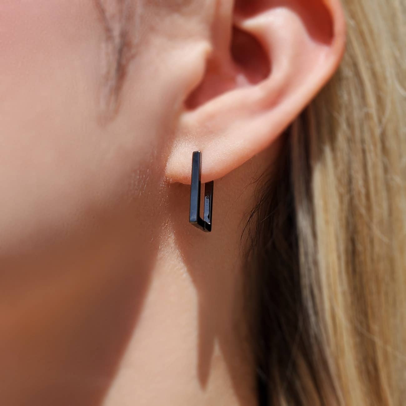 HolyBang Jewels - Vendita all'ingrosso Orecchini a cerchio - ORECCHINI A CERCHIO RETTANGOLARI - E-H11962