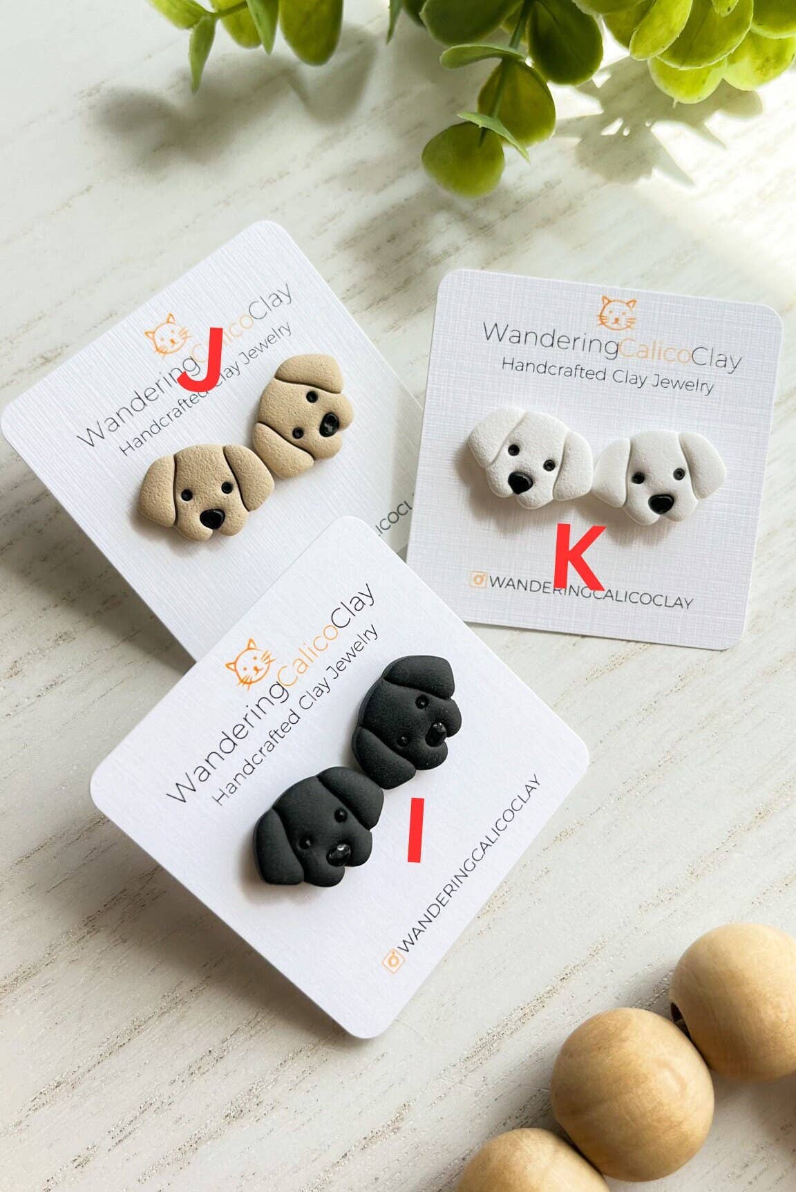 WanderingCalicoClay - Venta al por mayor Pendientes de botón/aretes de poste - Pendientes de perro de arcilla polimérica, joyería para amantes de los perros4