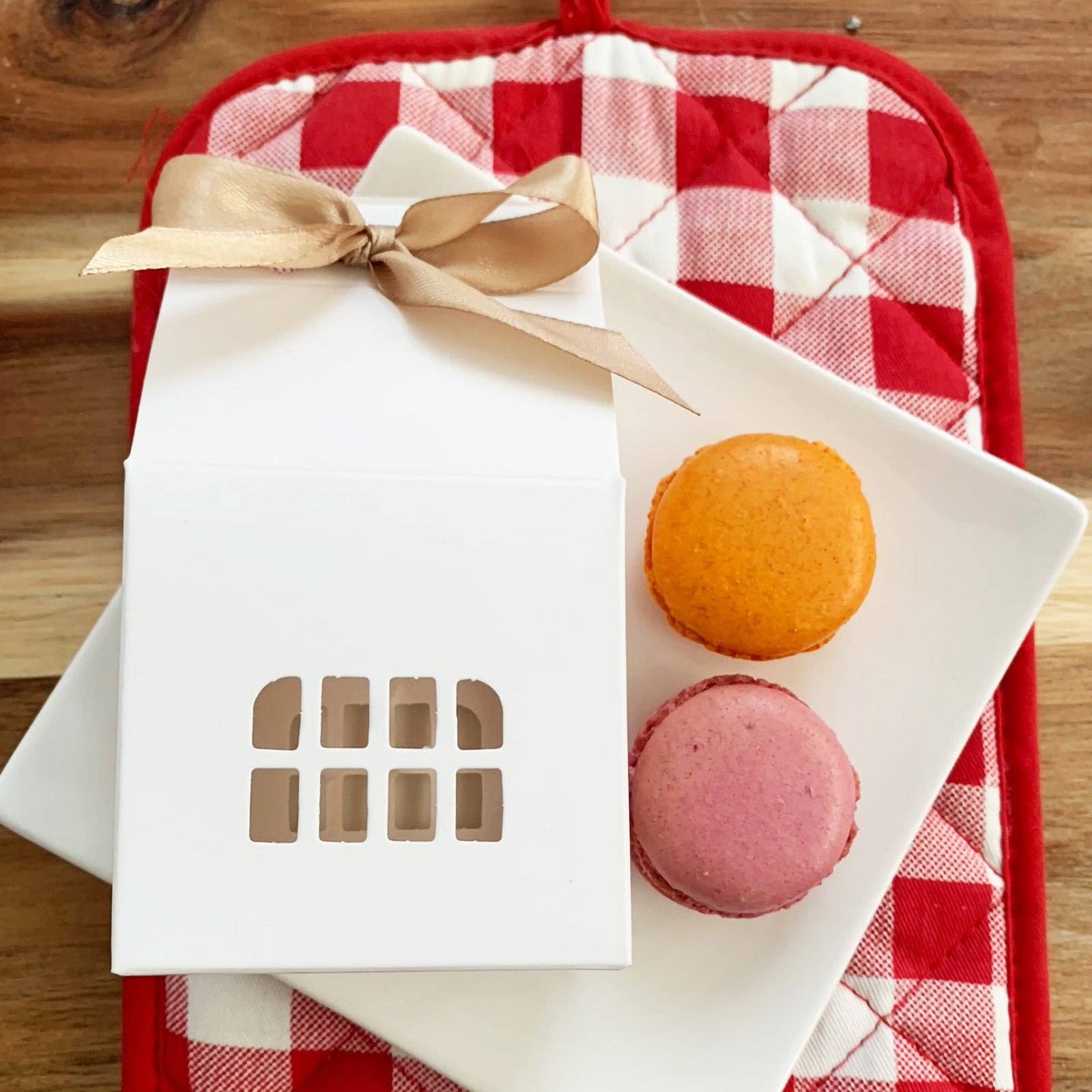 Wrapables.com - Wholesale Gift Box - Wrapables House Shaped Gift Boxes with Ribbons (Set of 12)8