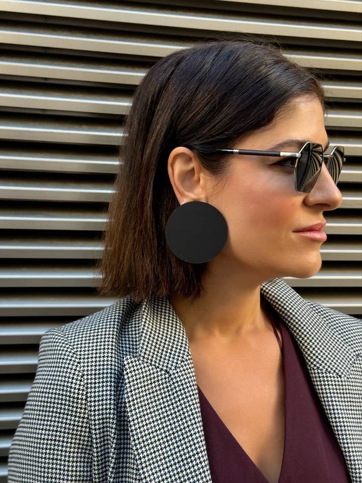 Ronde oorbellen met clip, ronde oorbellen, clipoorbellen, zwart voor wholesale door Christina Christi