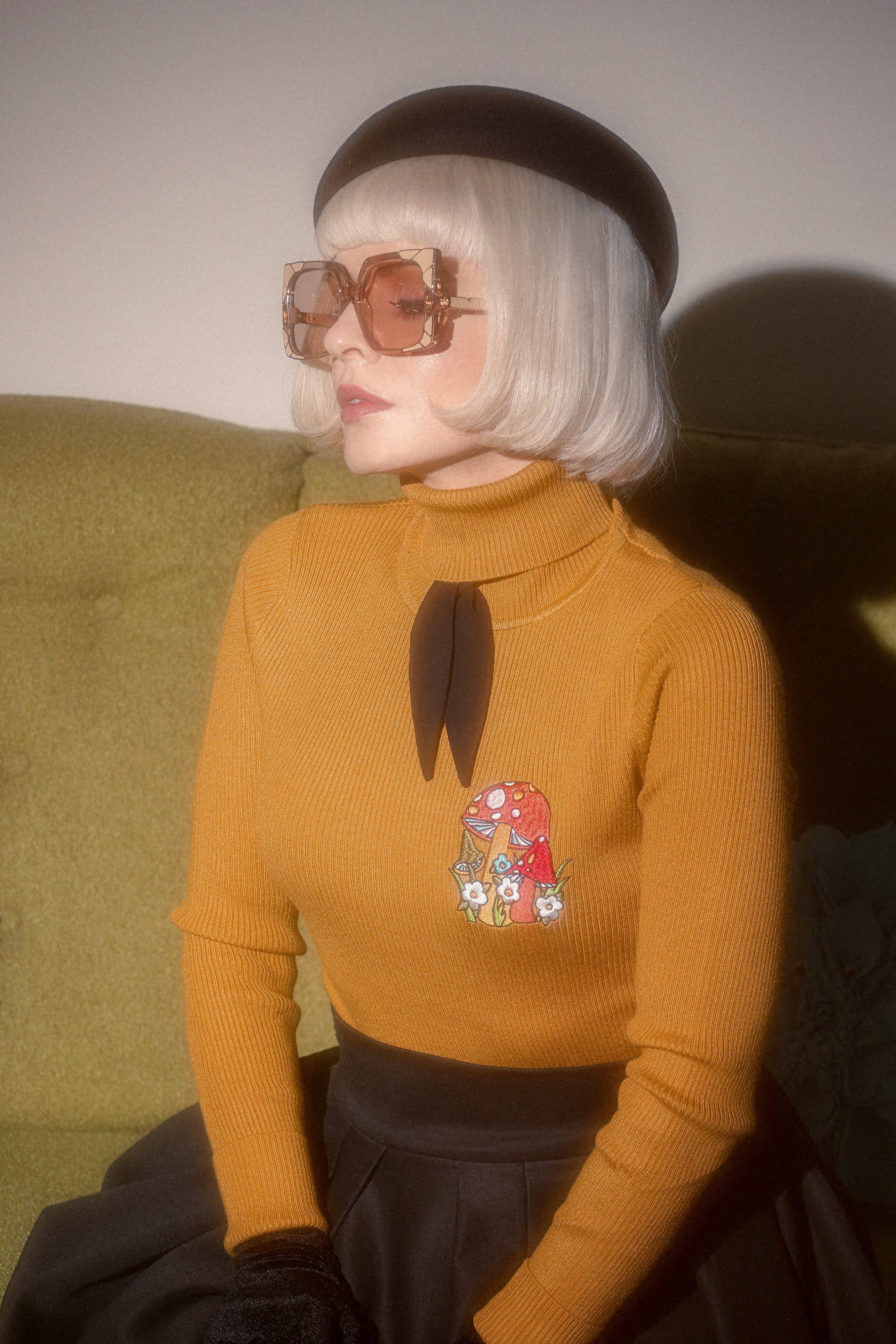 Mischief Made – Pulôver - Mulher por atacado – Camisola Gola Mostarda Gola2