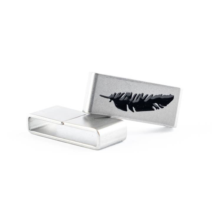 Étiquette Slider Wanderlust Plume pour la vente par Radtagz