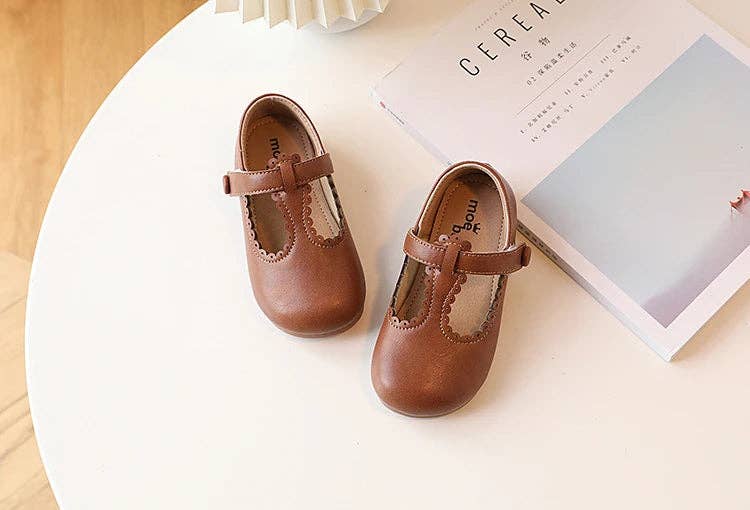 KiddieKickz - Vendita all'ingrosso Ballerine/mocassini - Bambini - Ballerine in pelle con cinturino a T per bambine: scarpe eleganti dal tocco retrò4