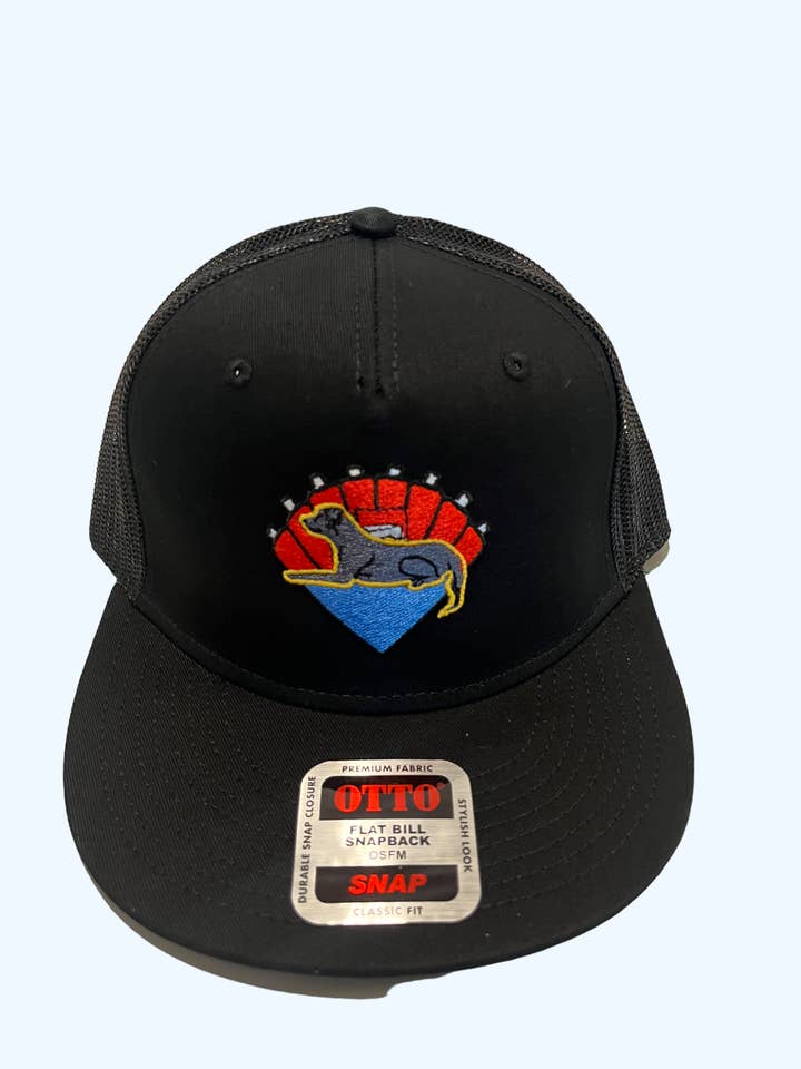 Casquette Trucker Flat Brim - Ribs & Whiskey (noire) pour la vente par B6B clothing and apparel