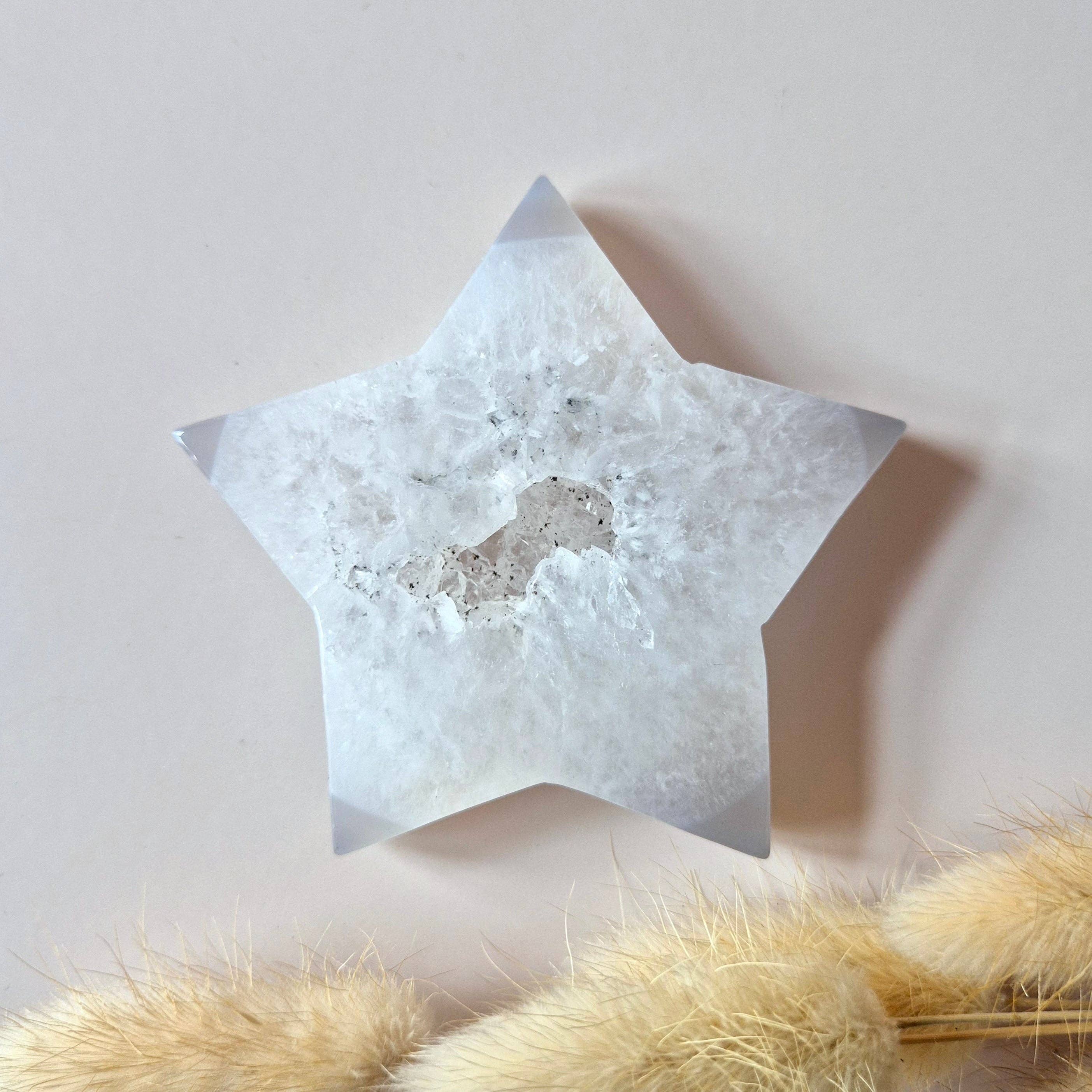 Moonlight Gemstones - Vente Pierre et cristal de spiritualité - Étoile en agate grise druzy 6-7 cm | Sculpture en cristal pleine de lumière et de calme8