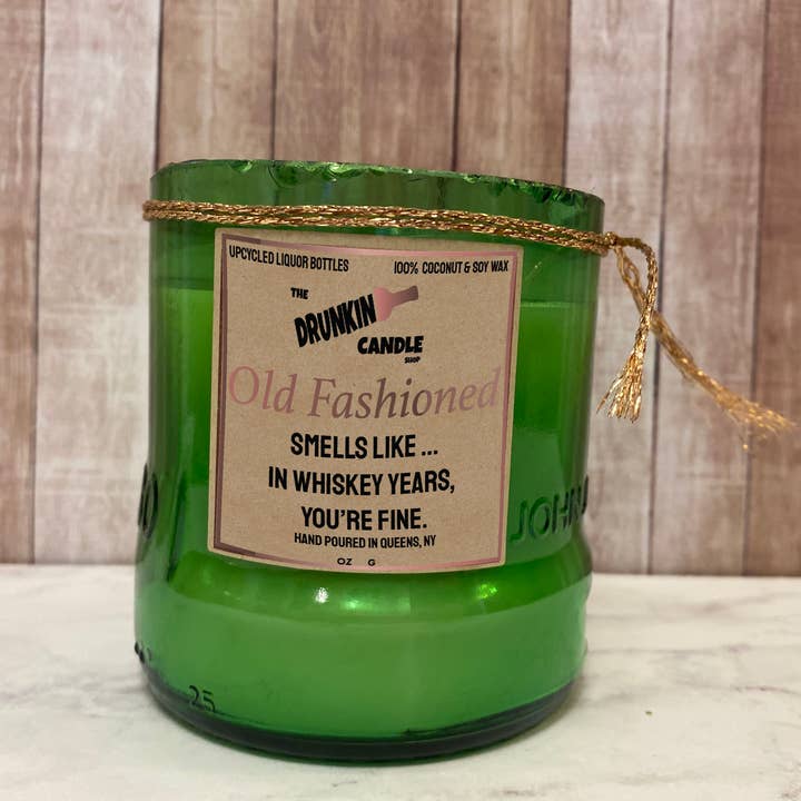 Bougie parfumée à l'ancienne pour la vente par The Drunkin Candle Shop
