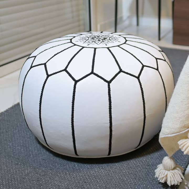 Premium handgemaakte leren poef – Boho voetenbankje voor wholesale door DarKech