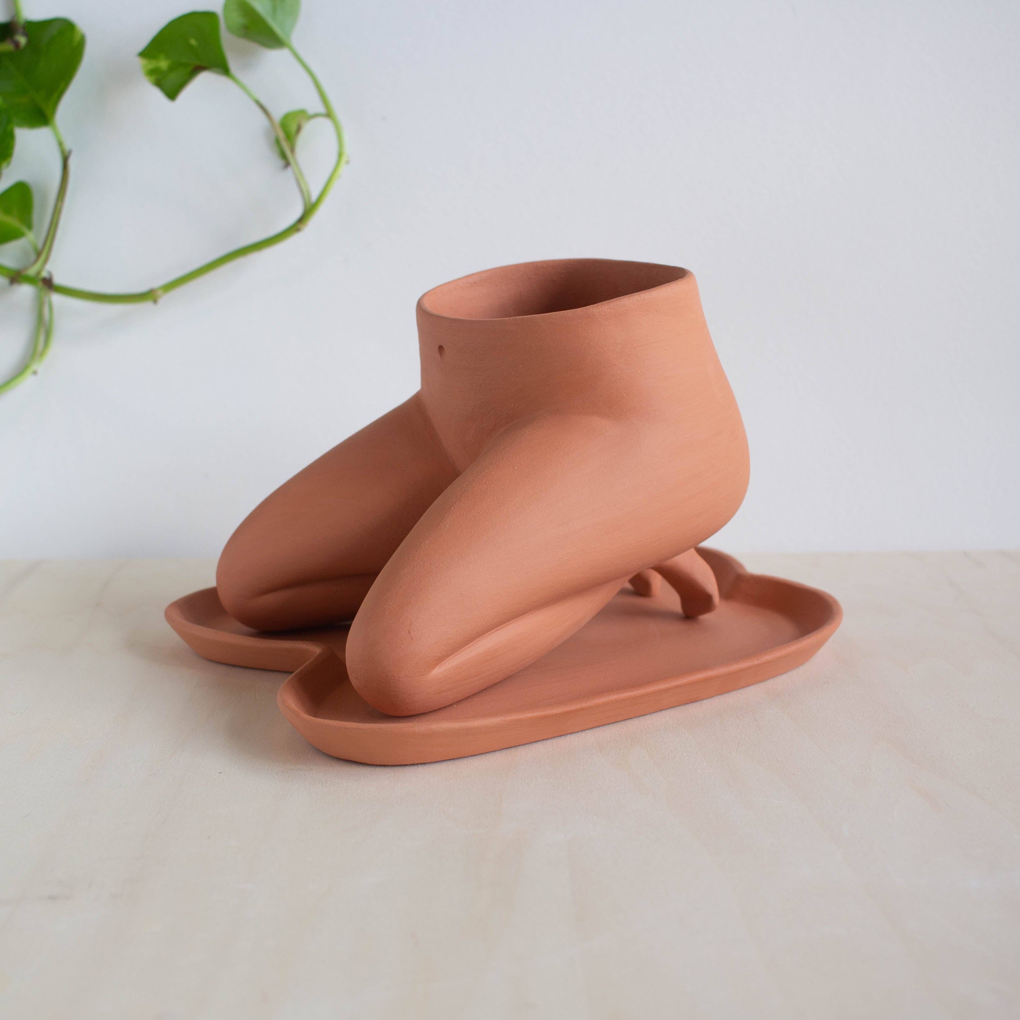Doma Studios - Wholesale Plant Pot - Heel Sit Leggy - Terracotta6