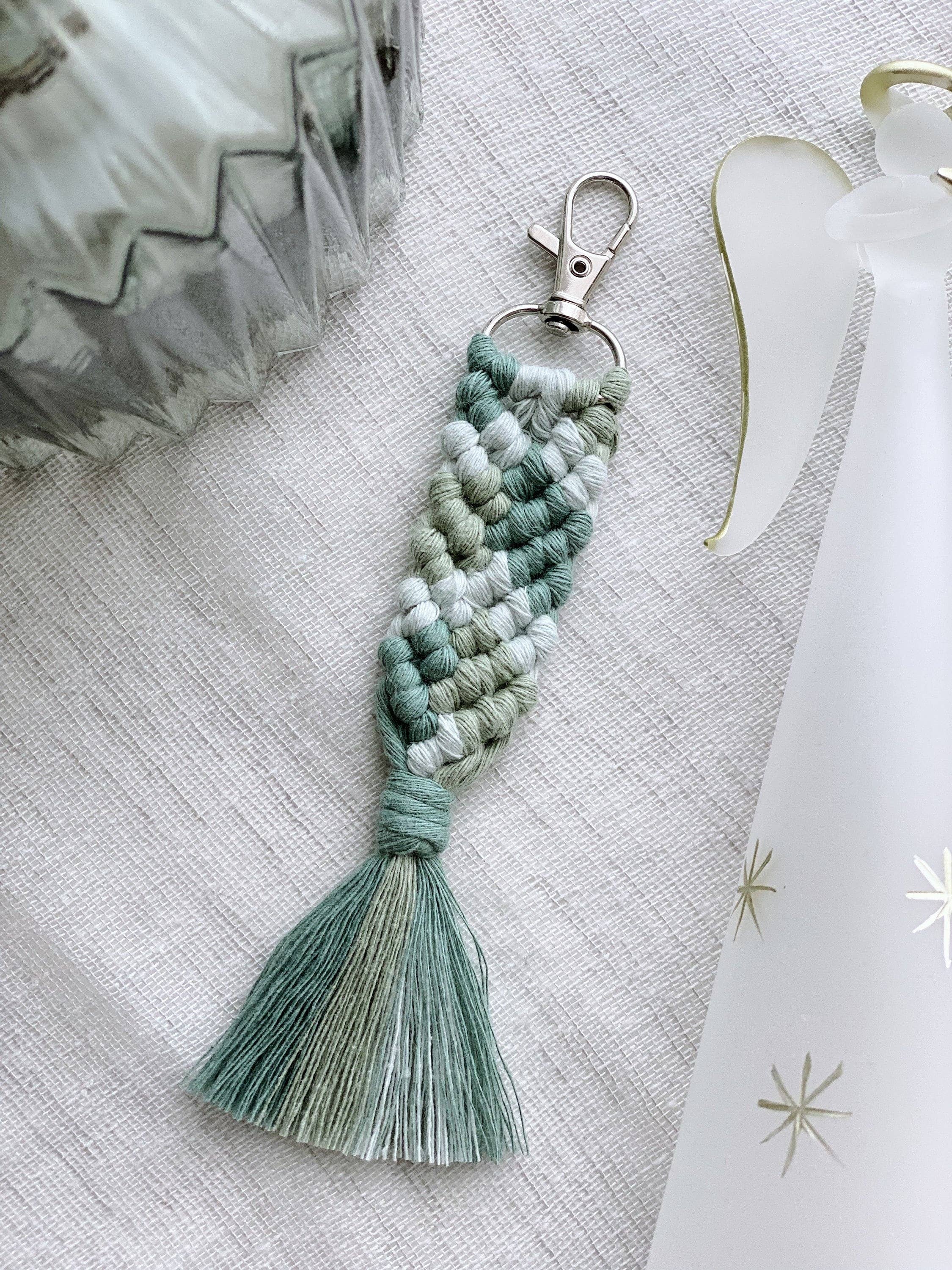 Handmade by Shelzy - Venta al por mayor Llavero - Mujer - Llavero sirena macramé tricolor3