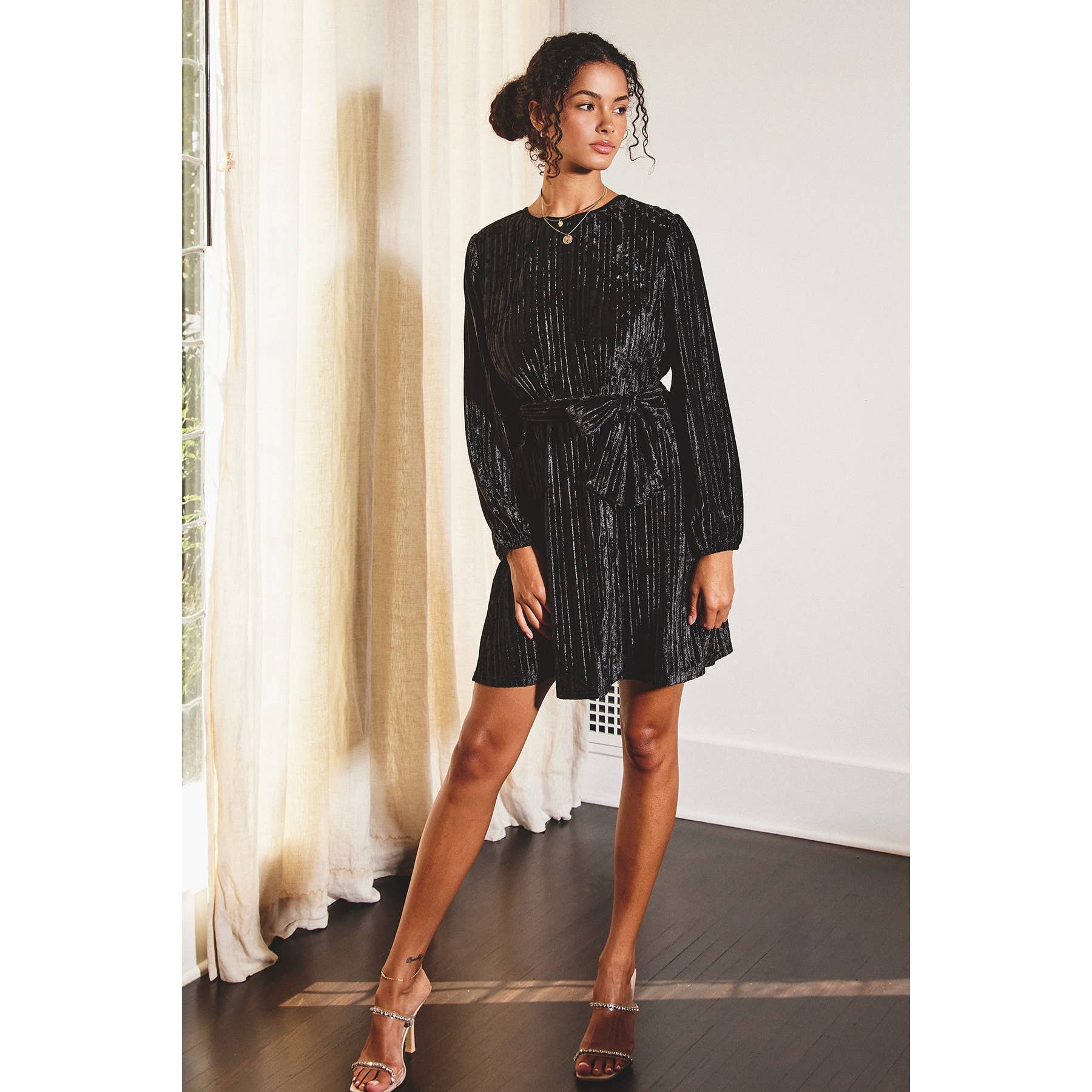 Dress Forum - Vendita all'ingrosso Vestito - Donna - Abito con cintura a fusciacca con scollo alto in velluto22