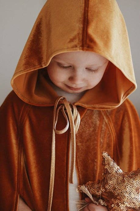 Moi Mili - Wholesale Cape - Kids - “Little Gold Riding Hood” Magic Cape2
