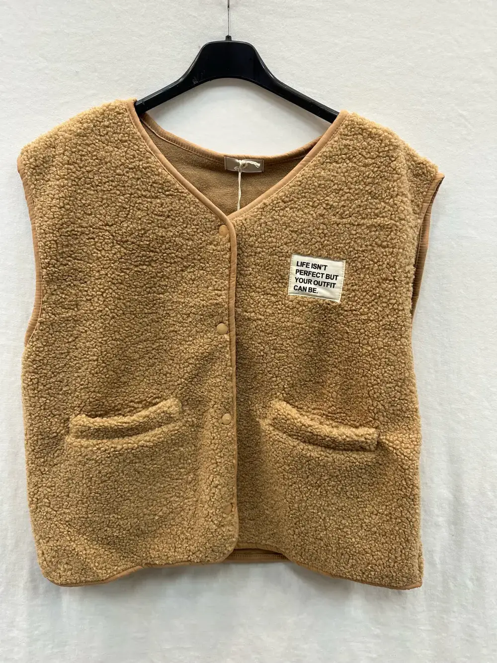 Mimi & Gogo – Großhandel Oberbekleidungsweste – Damen – Moumoute-Weste mit Abzeichen @3418_GiEcussonMoumoute2