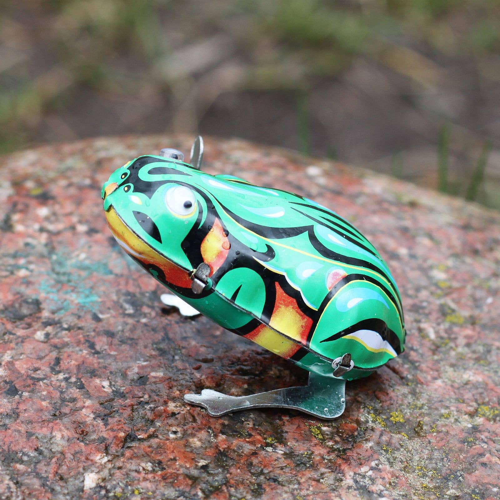 Tribal Trade GmbH - Wholesale Classic Toy - Kids - Tin toy frog with wiggly eyes small tin frog7