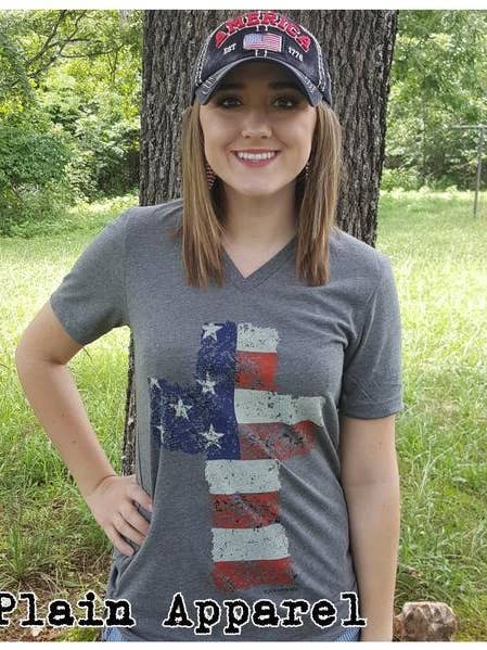 Croix patriotique gris col en V pour la vente par Plain Apparel Tees