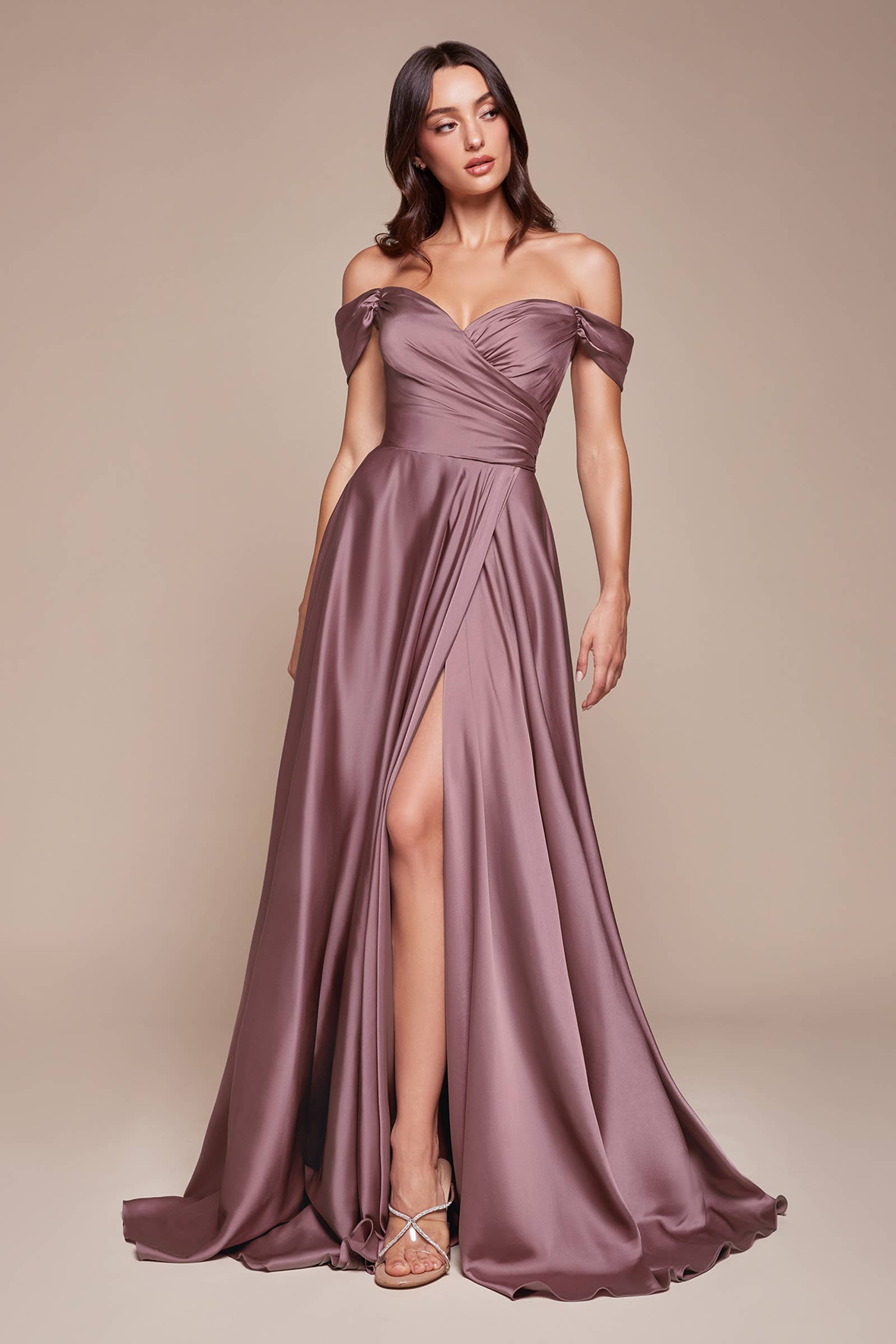 Ladivine by Cinderella Divine - Vente Robe de soirée – femme - ROBE TRAPÈZE À ÉPAULES DÉNUDÉES EN SATIN13