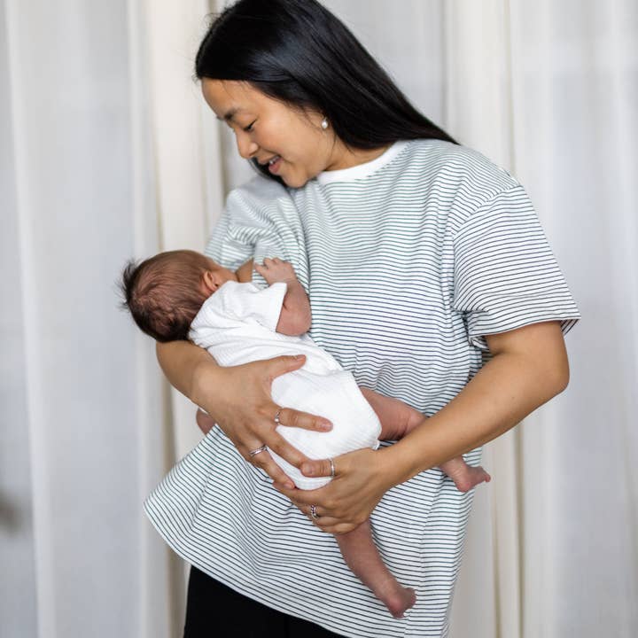 Camiseta de lactancia - marfil y rayas negras para venta al por mayor de Nate & Marine