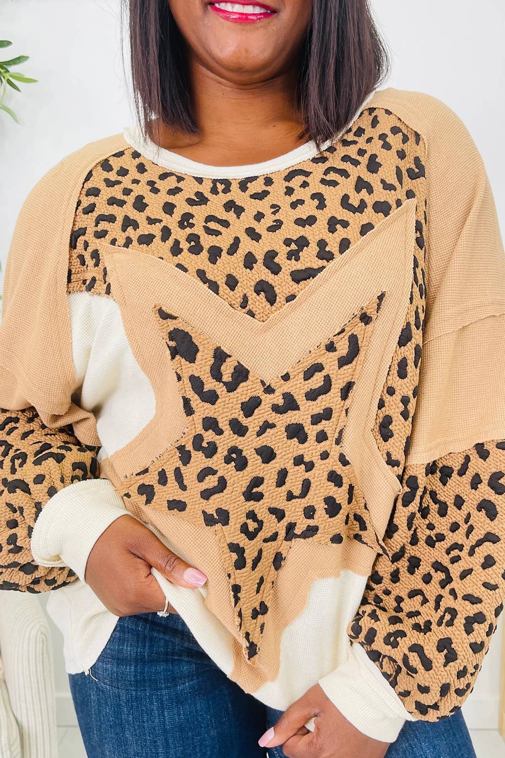 Beige français clair Sweat-shirt patchwork léopard étoile beige printemps 2026 en vente sur Faire1