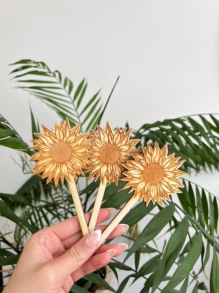 Sunflower Wooden Garden Stake for wholesale by taelormade