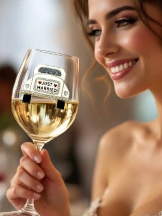 Just Married Équeuté pour la vente par The Queens' Jewels®