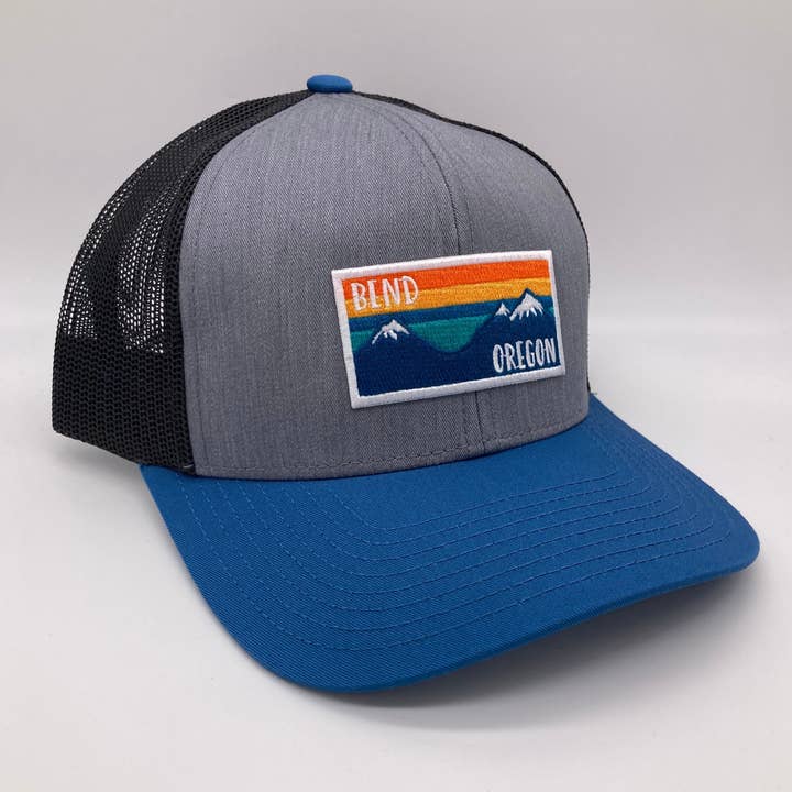 Bend Oregon - Casquette de camionneur (2 options de couleur) pour la vente par Tree City Stickers