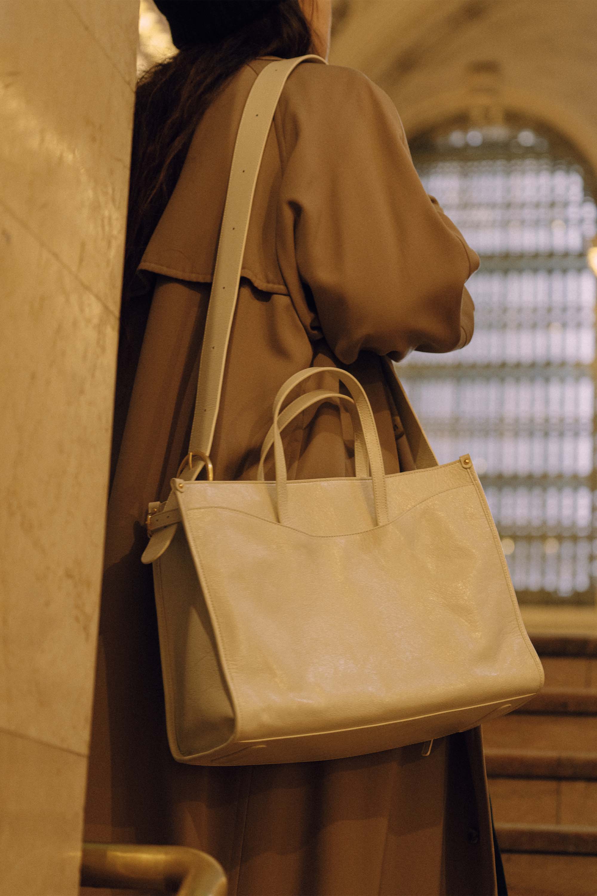 OLEADA - Wholesale Tote Bag - Women's - Reverie Tote Waxed Leather Series 11