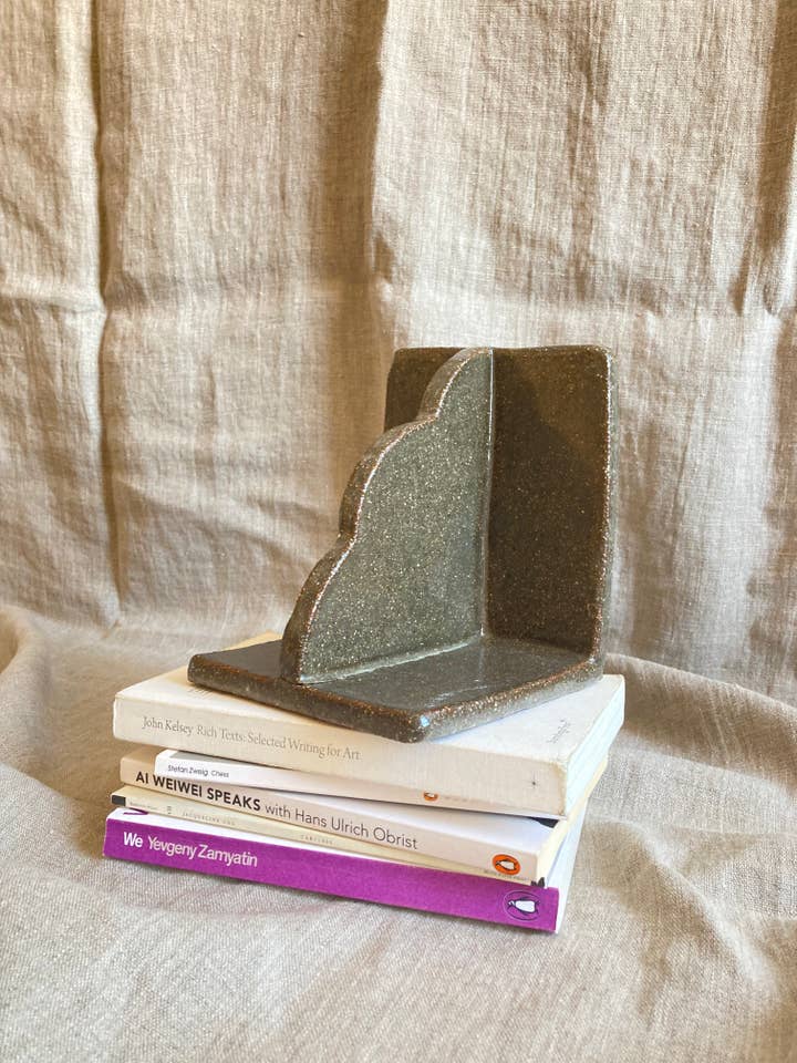 Fermalibri CONCHA per la vendita all'ingrosso da parte di AMIDST studios