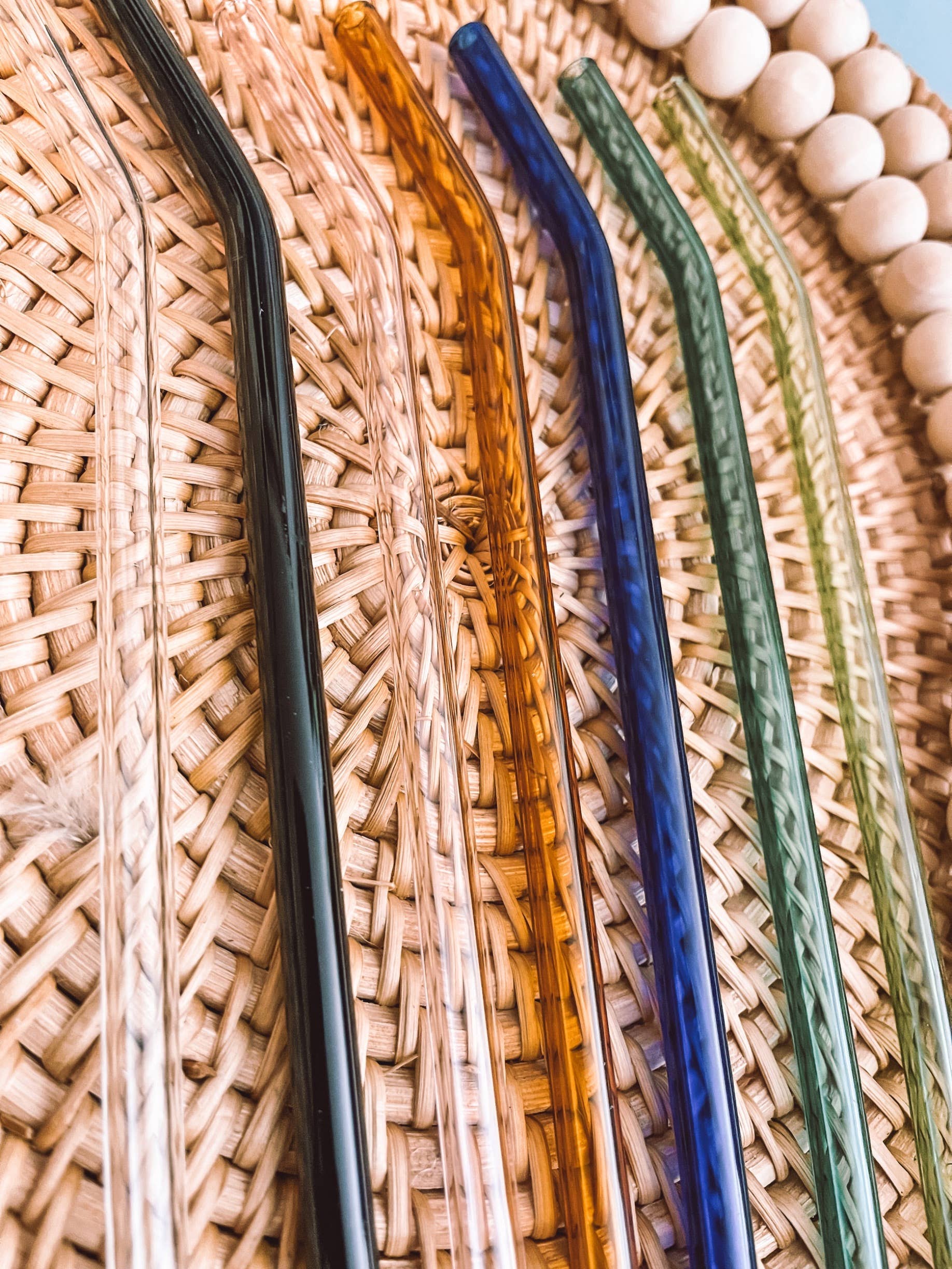 Curly Tailed Designs - Wholesale Drinking Straw - Colored Reusable Bent Glass Straws for 16oz Beer Can Glass4