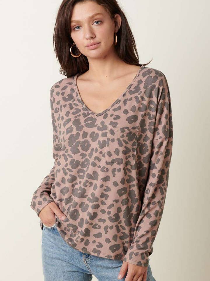 T10131B-LEOPARD PRINT V-NECK LONG SLEEVE TOP for wholesale by mittoshop