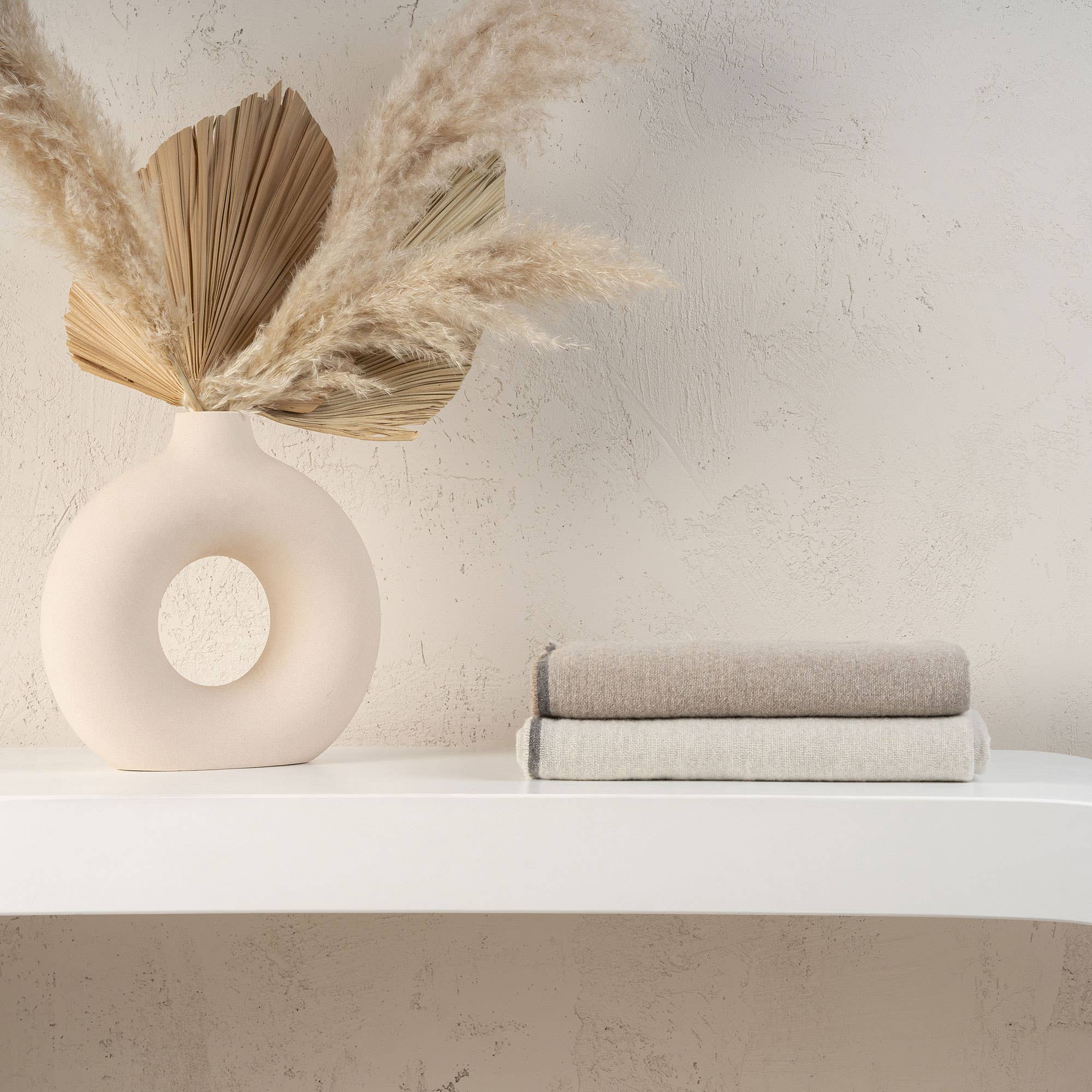 menique - Wholesale Throw Blanket - Cashmere & Merino Wool Blanket Porto2