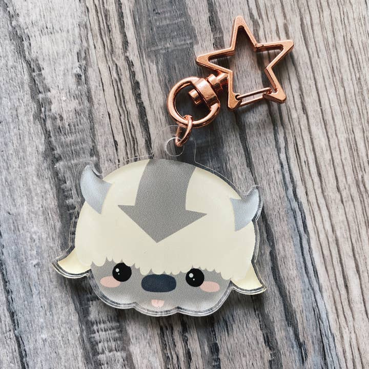 Porte-clés en acrylique Appa pour la vente par Arianna Rose Art