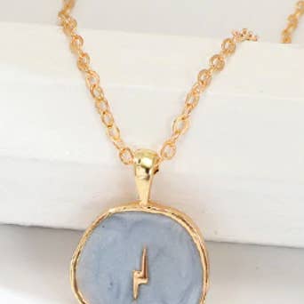 Harajuku Graue Emaille w/Gold Lightning Bolt Anhänger Halskette für den Großhandel von Sitara Collections