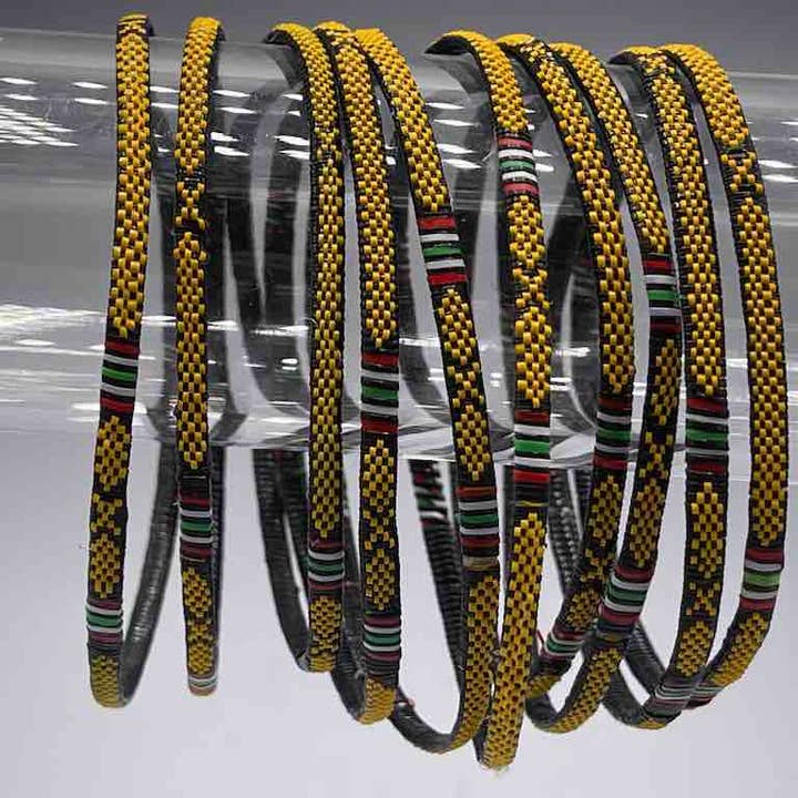 Bracelete de plástico reciclado de design fino muito fino - amarelo por atacado de The Niger Bend