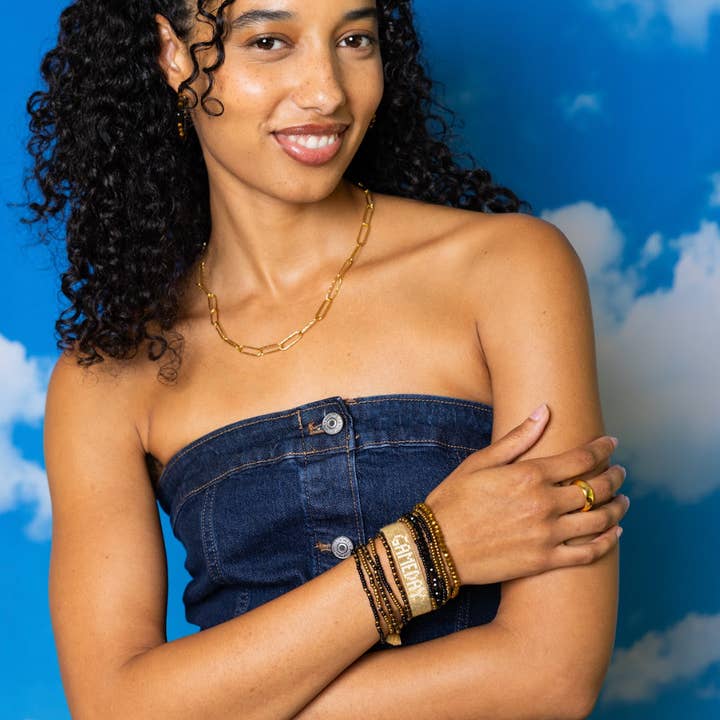 INK + ALLOY - Vente Parures de bijoux - Ensemble de bracelets extensibles à 10 rangs perlés pour jour de match Noir + Or en gros2