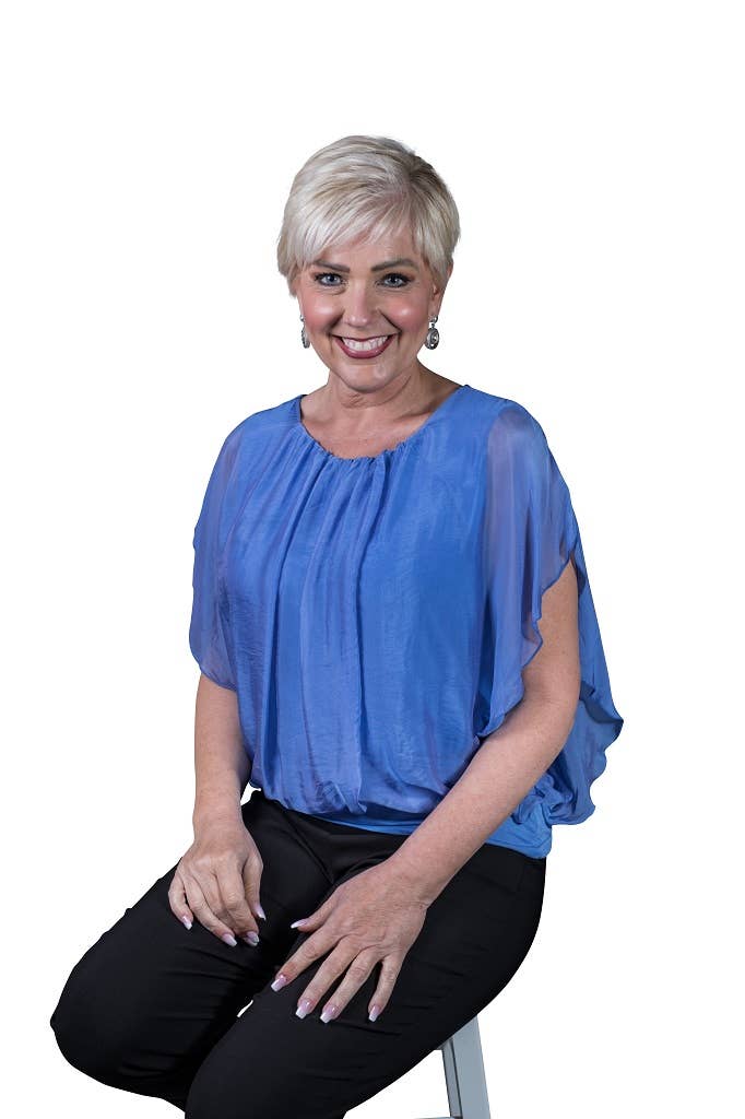 TINA Stephens Italy/Tees By Tina – Engroshandel Bluse - Dame – Aurora Flutter Fly Sleeve Silke Top m/Band Bund (BSS202)40