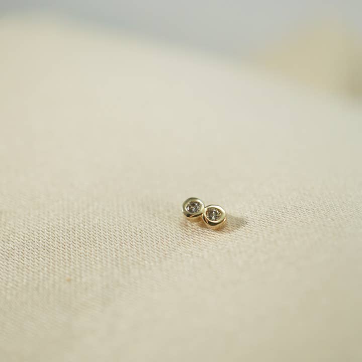 Clous diamantés Pila pour la vente par JoeLuc