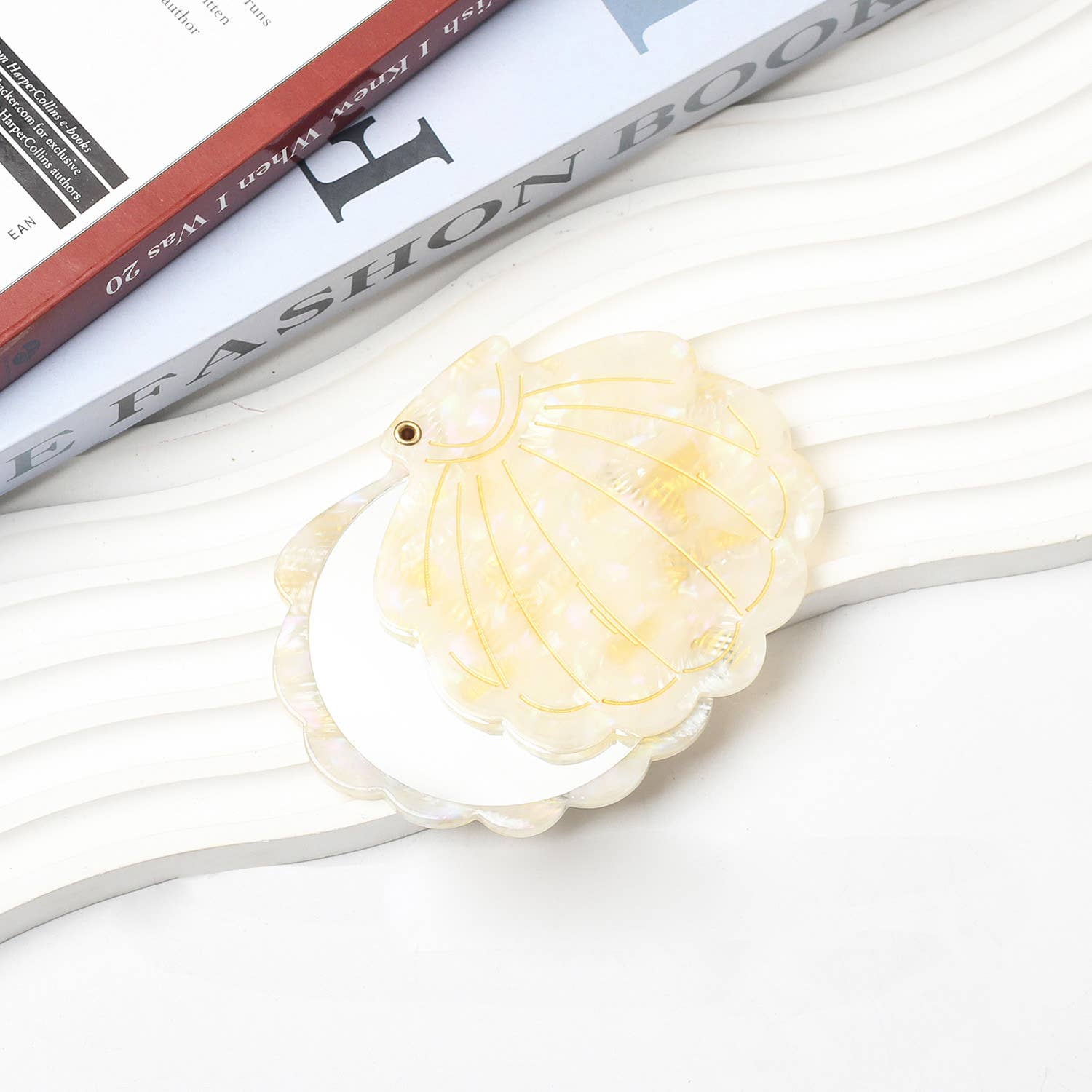 SoapElenGlen - Wholesale Compact Mirror - Chic Shell-Shaped Compact Mirrors for On-the-Go Touch-Ups6